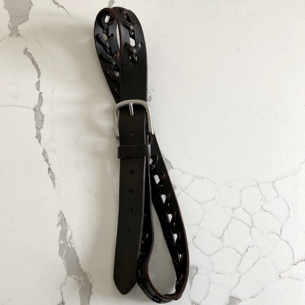 AMERICAN EAGLE WOVEN LEATHER BELT. DARK BROWN.